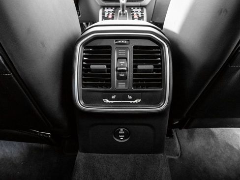 Certified 2025 Porsche Macan image 21