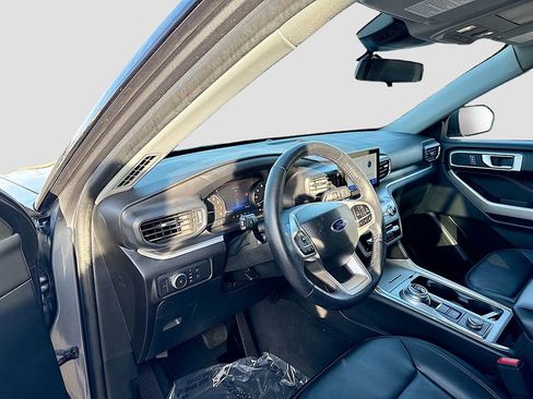 Used 2022 Ford Explorer XLT w/ Equipment Group 202A image 17
