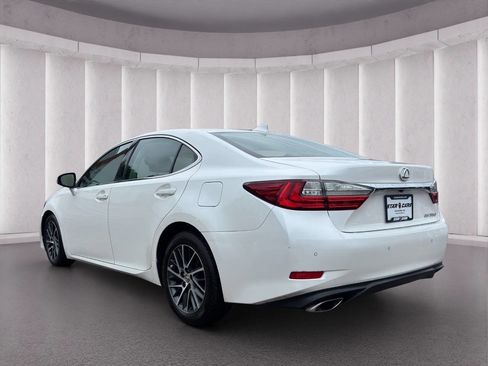 Used 2017 Lexus ES 350 w/ Luxury Package FWD image 3