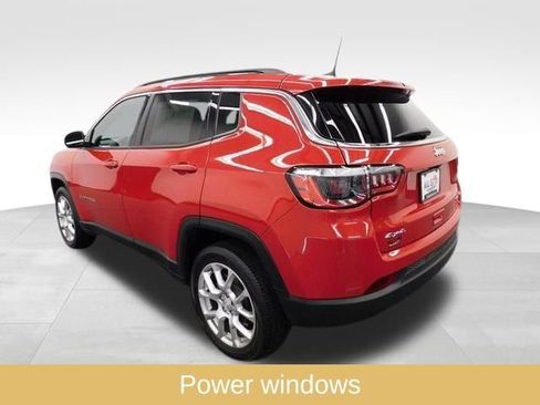 Used 2023 Jeep Compass Latitude image 10