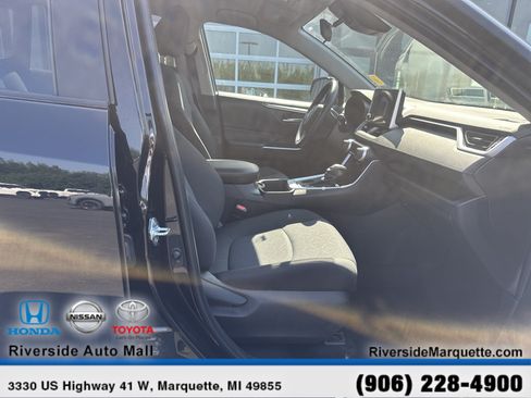 Used 2025 Toyota RAV4 XLE AWD/4WD image 25