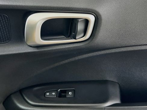 Used 2021 Hyundai Venue SE FWD image 29