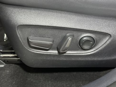 Used 2025 Toyota Grand Highlander AWD image 23