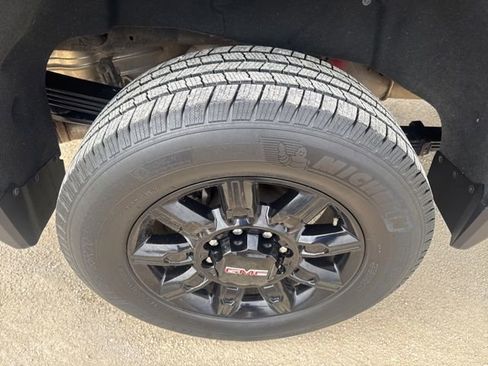 Used 2024 GMC Sierra 2500 AT4 w/ AT4 Premium Plus Package image 18