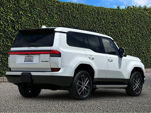 Used 2025 Lexus GX 550 w/ Cold Area Package AWD/4WD image 4