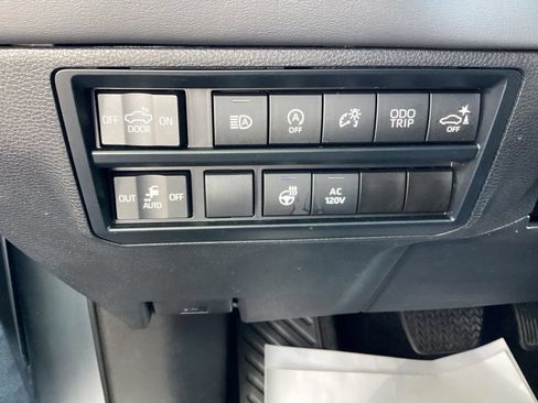 Used 2023 Toyota Tundra Platinum AWD/4WD image 24