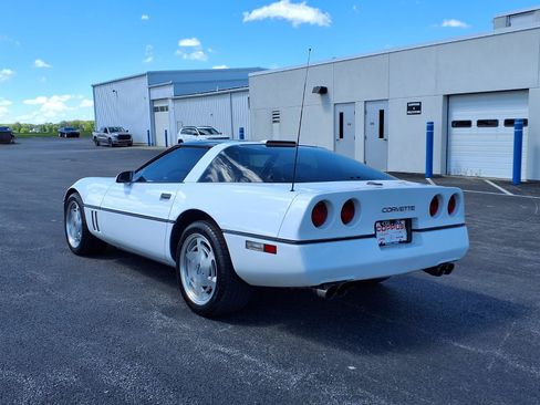 Used 1990 Chevrolet Corvette Coupe RWD image 7