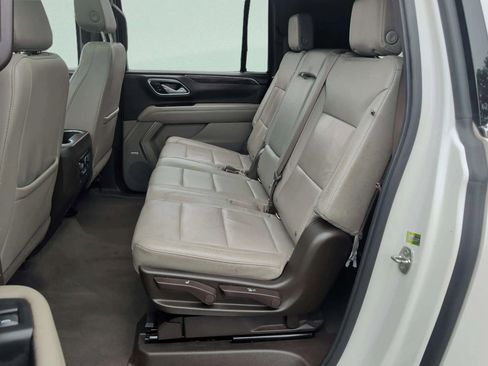 Used 2021 Chevrolet Suburban LT RWD image 31