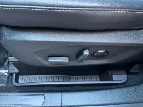 Used 2024 Ford Edge SEL image 23