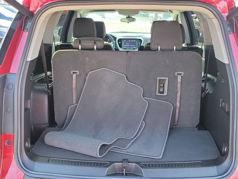 Used 2022 GMC Acadia SLE w/ Driver Convenience Package image 5