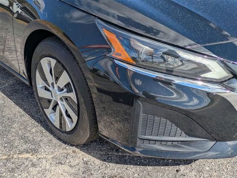 Used 2023 Nissan Altima 2.5 SV image 10