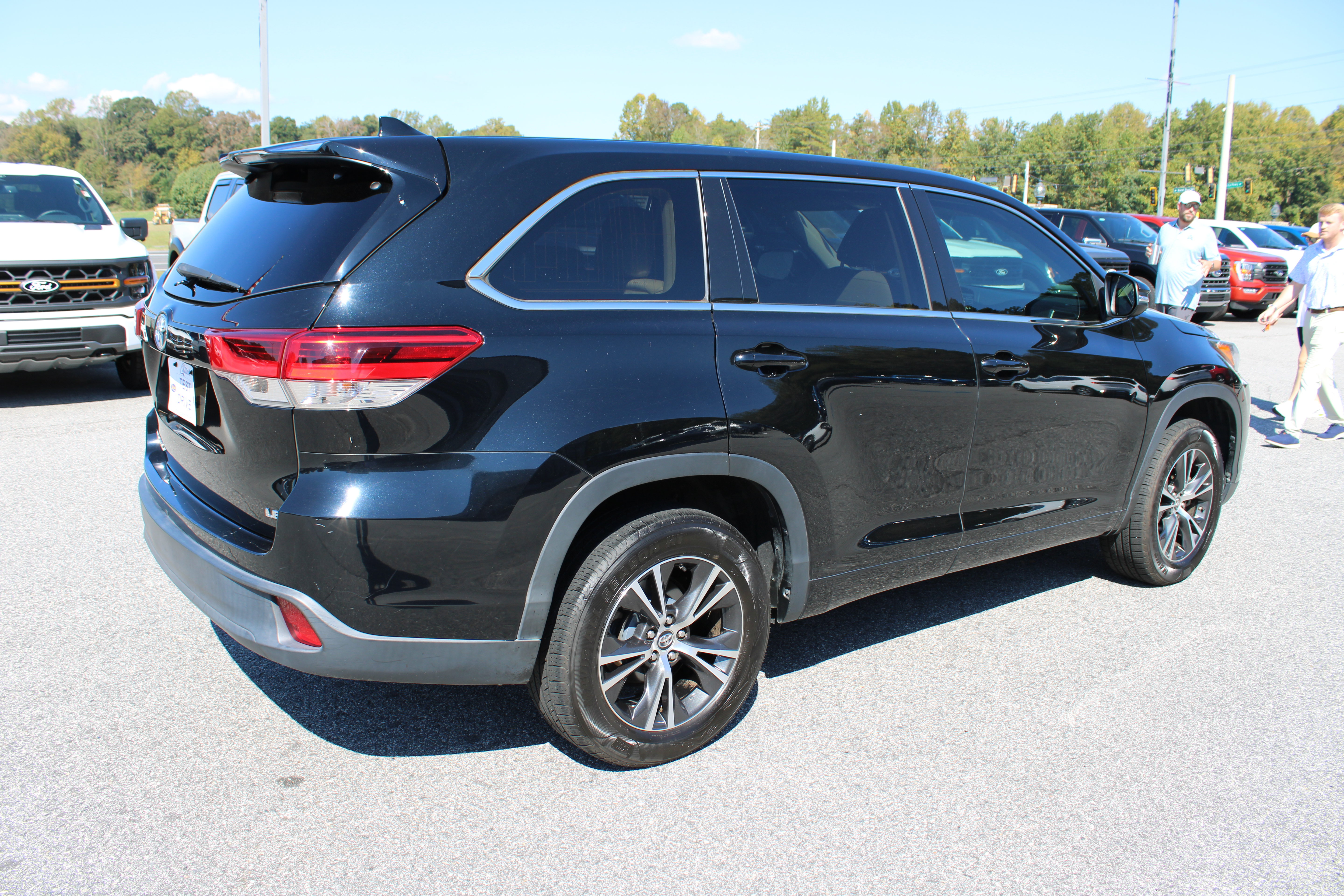 Used 2018 Toyota Highlander Plus FWD image 6