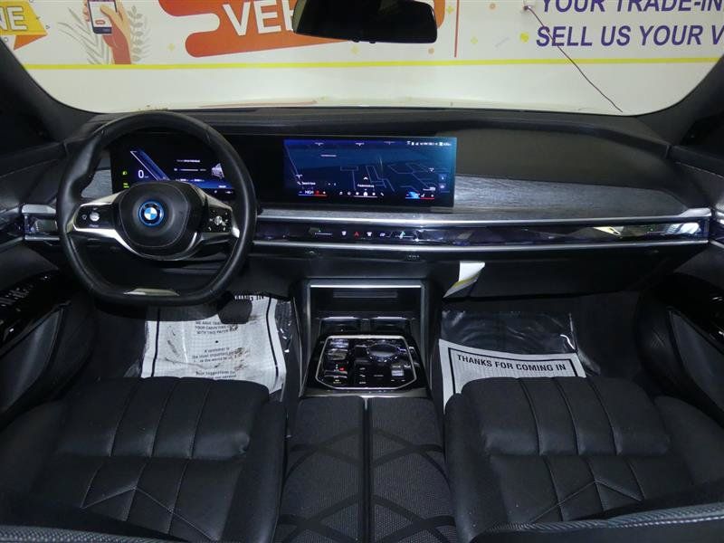 Used 2023 BMW i7 xDrive60 AWD/4WD image 9