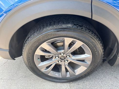 Used 2022 Ford Explorer XLT w/ Equipment Group 202A image 9