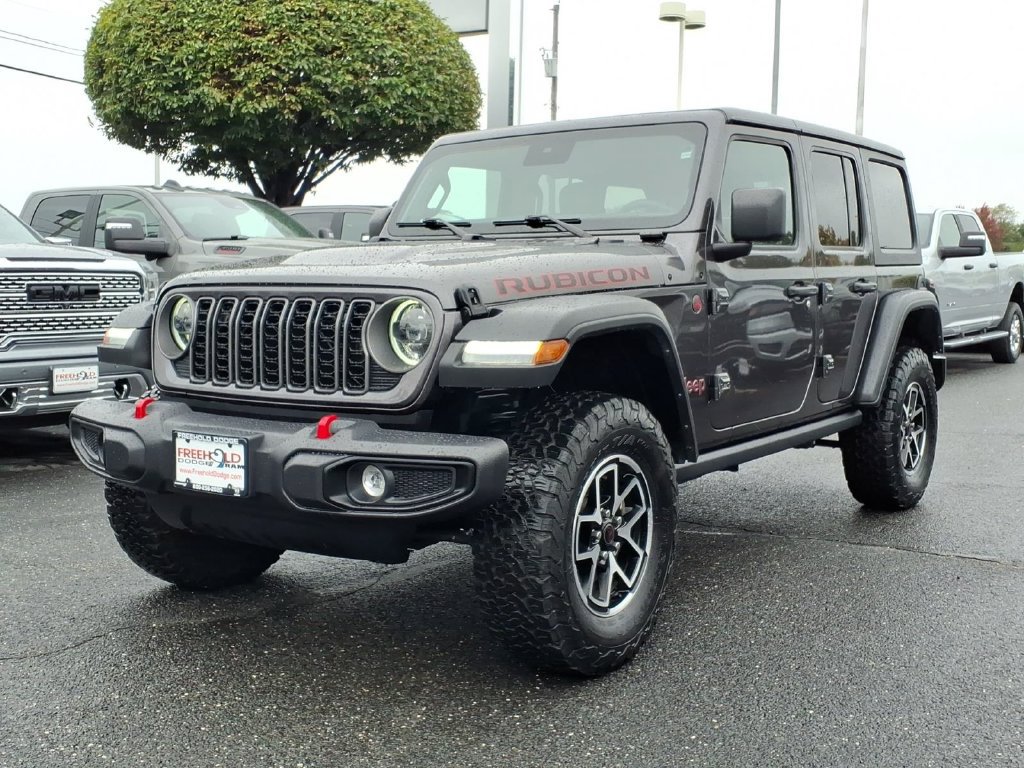 Used 2024 Jeep Wrangler Unlimited Rubicon AWD/4WD image 3