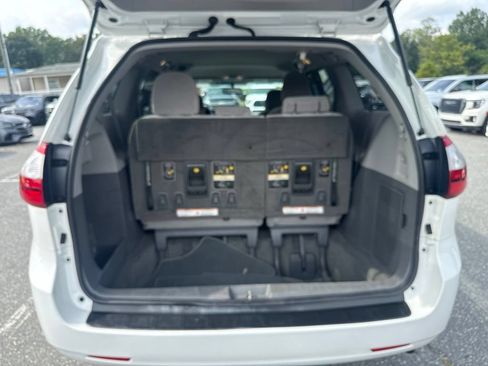 Used 2015 Toyota Sienna LE AWD/4WD image 22