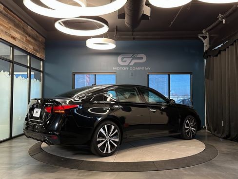 Used 2019 Nissan Altima 2.5 Platinum image 3