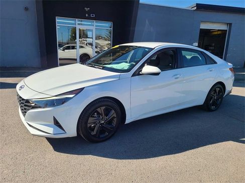 Used 2023 Hyundai Elantra SEL image 2