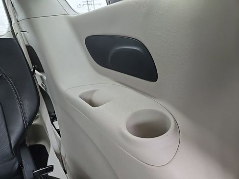 Used 2024 Chrysler Pacifica Touring-L image 86