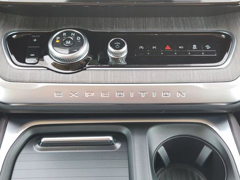 New 2025 Ford Expedition Platinum w/ Platinum Ultimate Package image 16