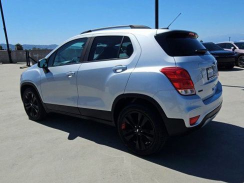 Used 2022 Chevrolet Trax LT w/ Redline Edition FWD image 6