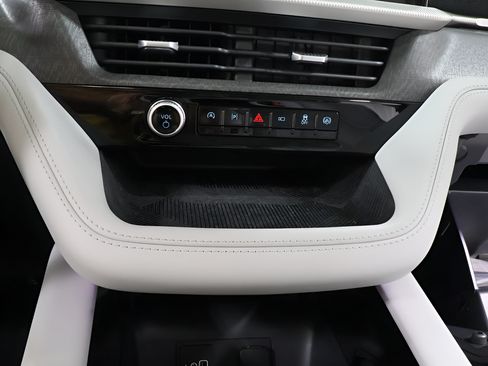 Used 2026 Ford Explorer Platinum w/ LUX Leather Package AWD/4WD image 10