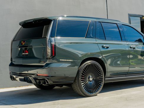 Used 2025 Cadillac Escalade V w/ LPO, ONYX Package AWD/4WD image 39