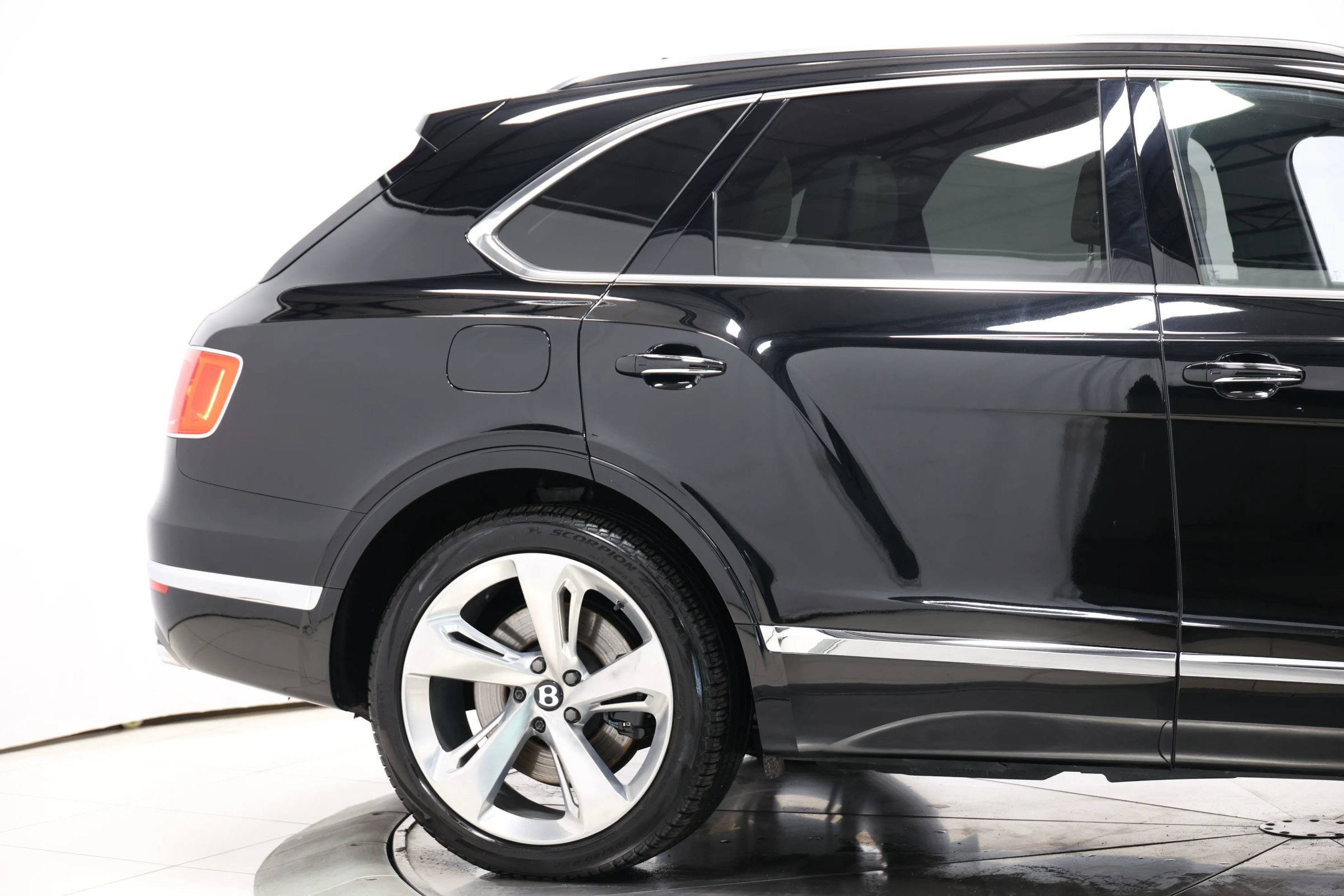 Used 2017 Bentley Bentayga AWD/4WD image 67