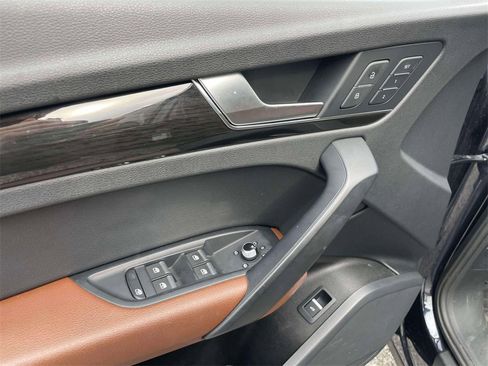 Used 2018 Audi Q5 2.0T Premium Plus w/ Premium Plus Package image 17