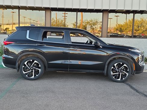 Used 2024 Mitsubishi Outlander SE image 5