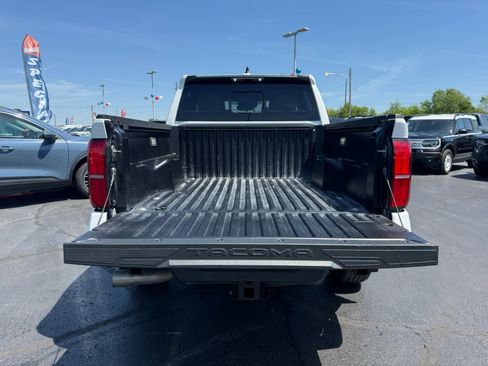 Used 2024 Toyota Tacoma SR5 AWD/4WD image 23