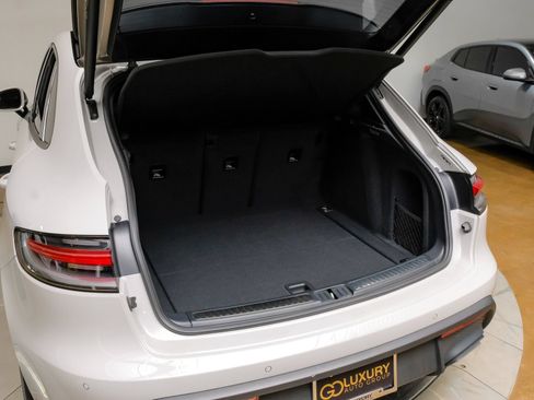 Used 2024 Porsche Macan AWD/4WD image 52