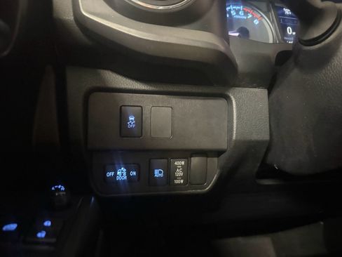 Used 2021 Toyota Tacoma TRD Off-Road image 16