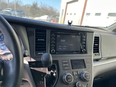 Used 2020 Toyota Sienna LE image 7