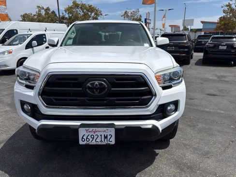 Used 2018 Toyota Tacoma SR5 AWD/4WD image 5