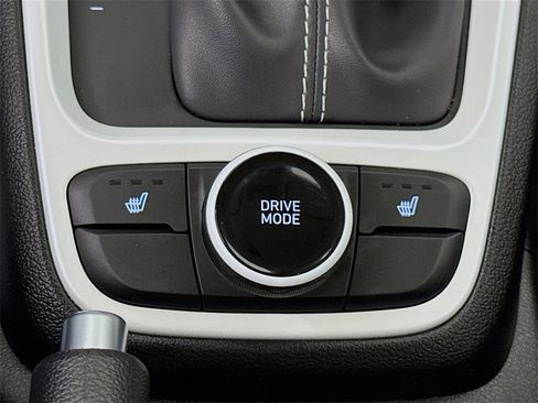 Certified 2024 Hyundai Venue Limited image 12