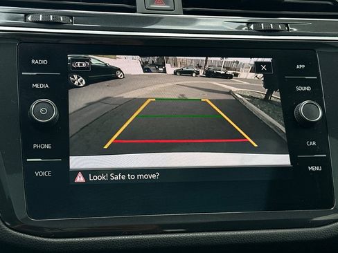 Certified 2023 Volkswagen Tiguan SE w/ Panoramic Sunroof Package image 20