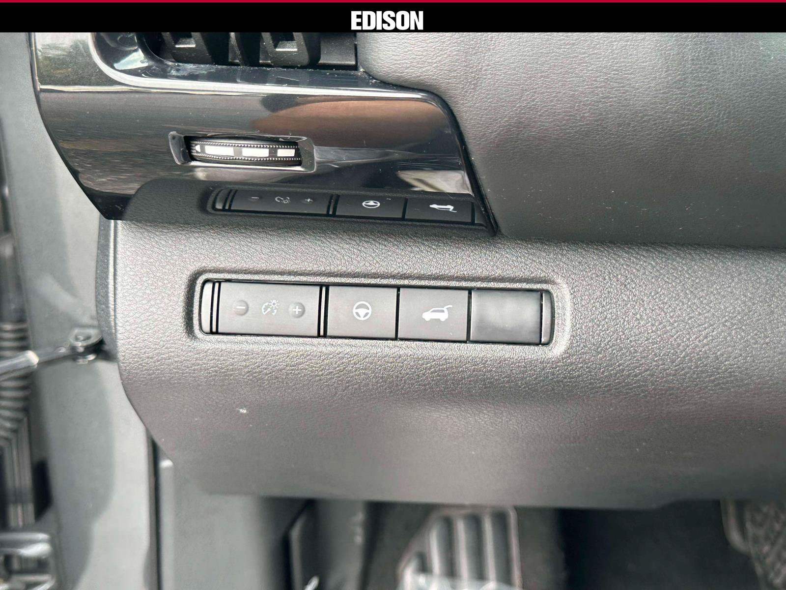 Used 2025 Nissan Pathfinder SV AWD/4WD image 19