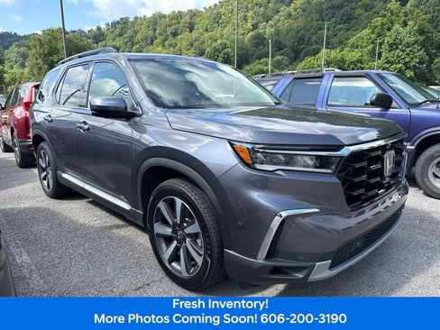 Used 2025 Honda Pilot Elite image 3