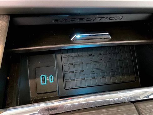 Used 2024 Ford Expedition Max Limited image 13