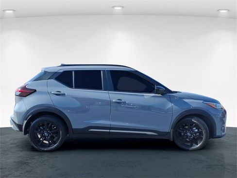 Used 2023 Nissan Kicks SR w/ SR Premium Package image 7