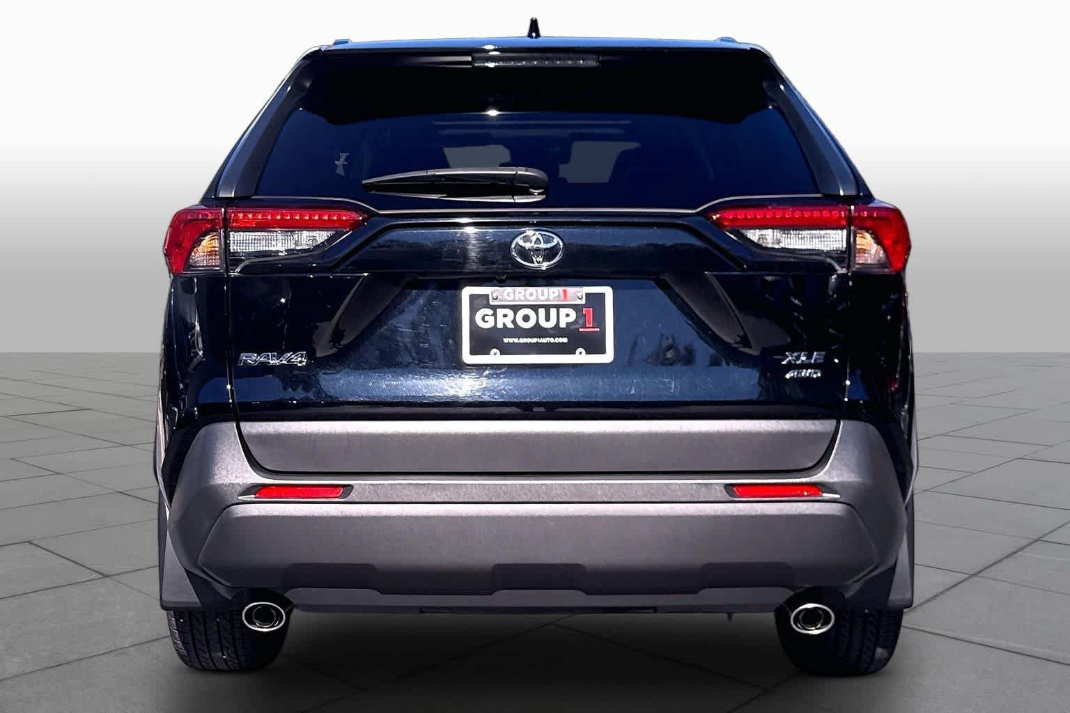 Used 2019 Toyota RAV4 XLE Premium w/ Cold Weather Package AWD/4WD image 5