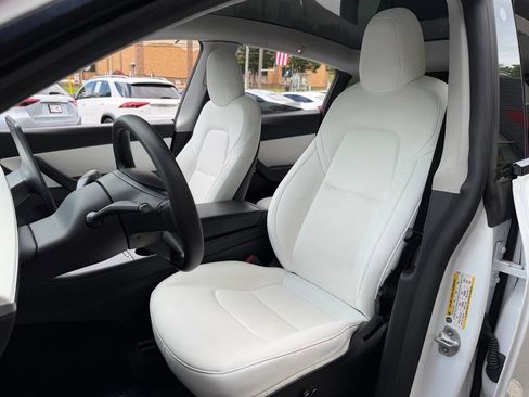 Used 2022 Tesla Model Y Long Range AWD/4WD image 26