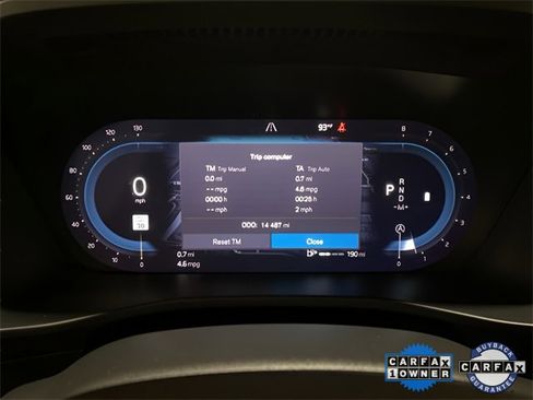 Used 2025 Volvo XC40 B5 Plus image 10