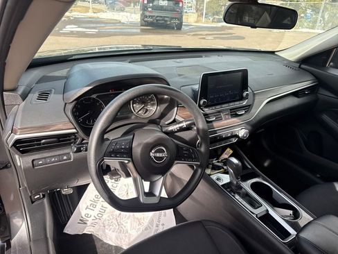 Used 2024 Nissan Altima 2.5 SV FWD image 13
