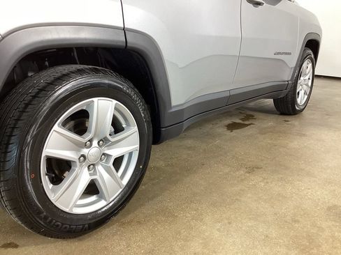 Used 2022 Jeep Compass Latitude w/ Convenience Group FWD image 9