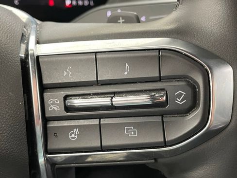 Used 2025 GMC Yukon Denali AWD/4WD image 31