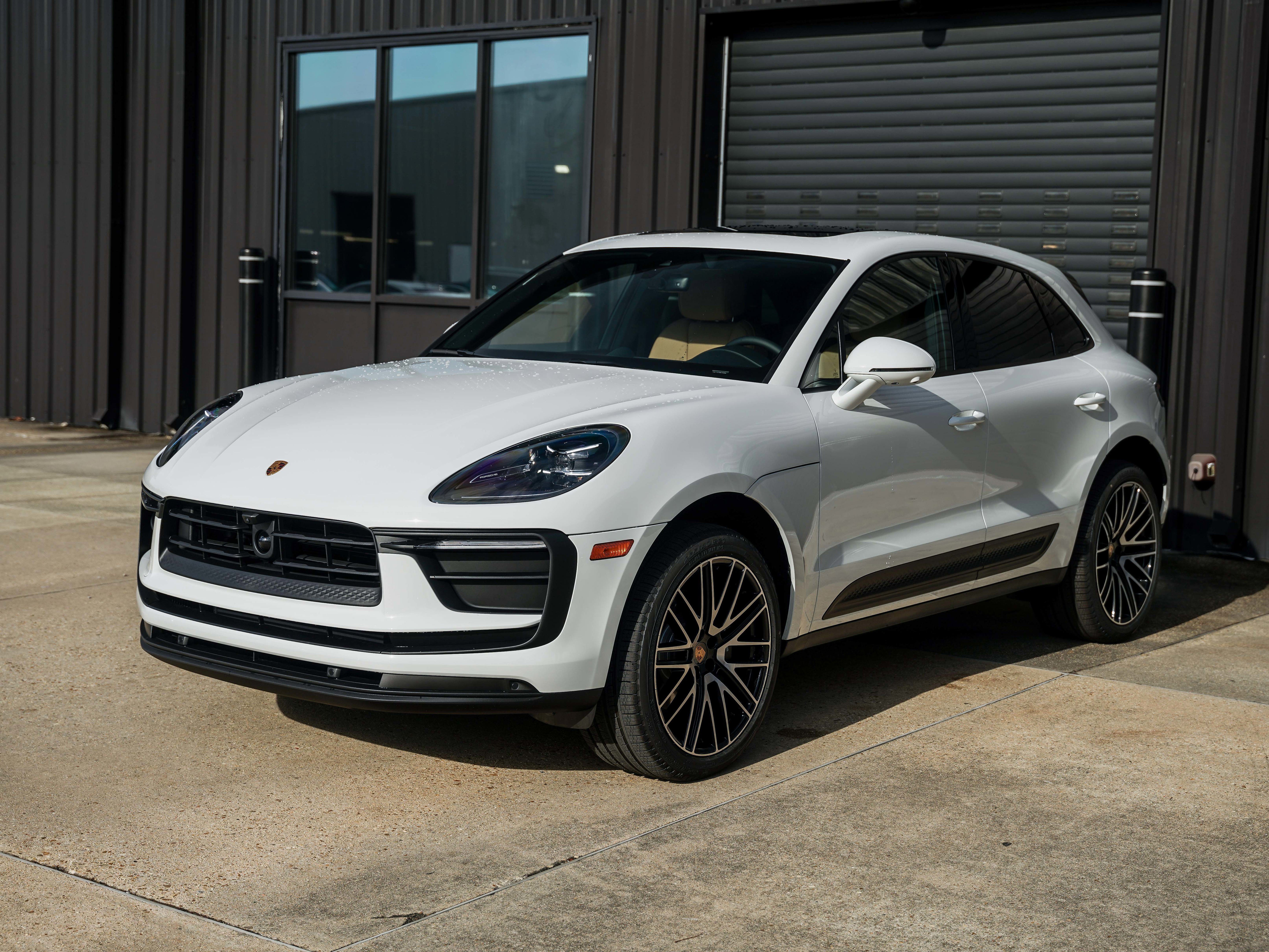 Certified 2026 Porsche Macan AWD/4WD image 8