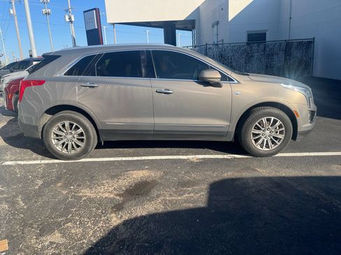 Used 2017 Cadillac XT5 Luxury w/ Driver Awareness Package FWD image 6