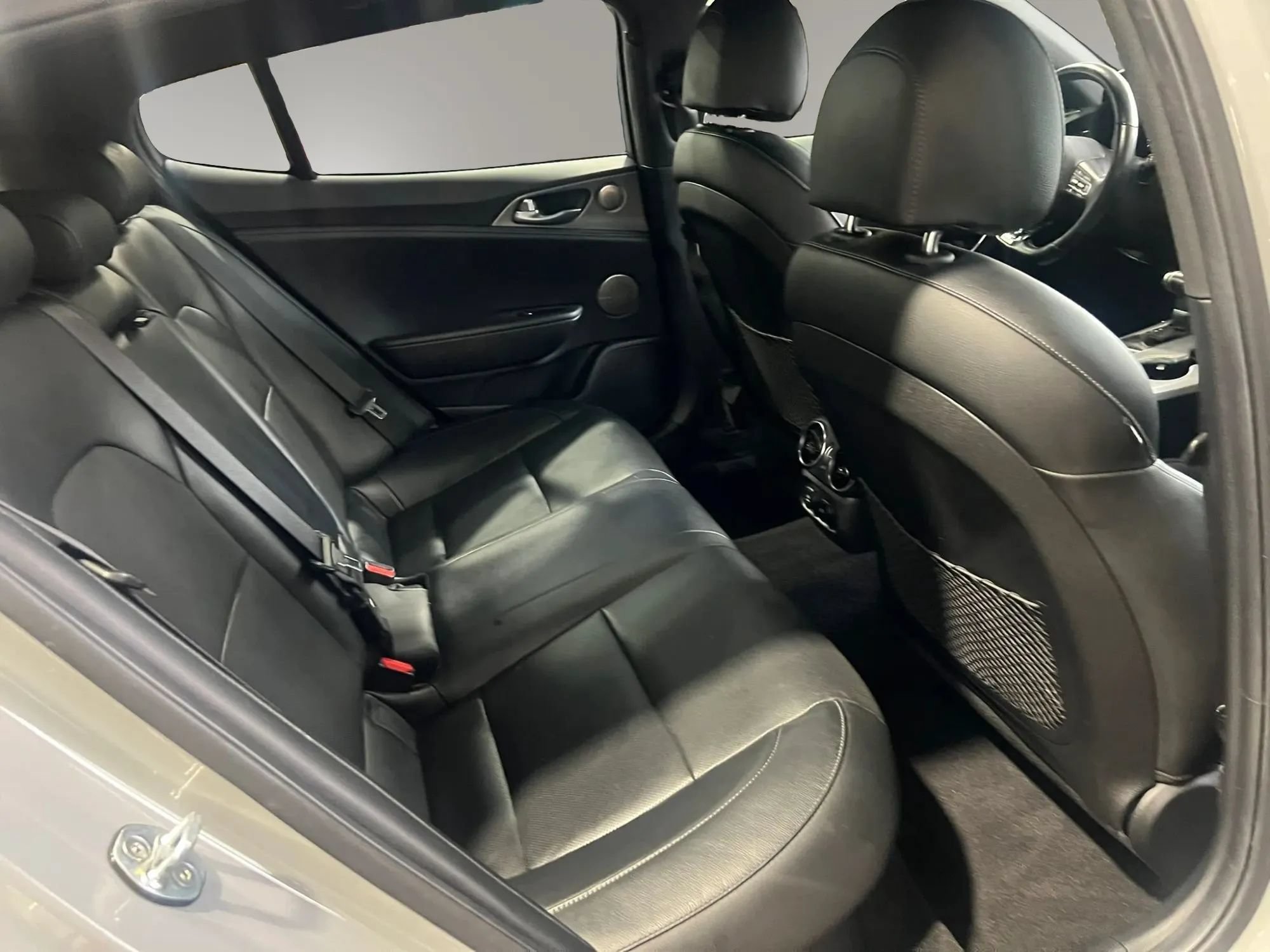 Used 2020 Kia Stinger GT1 AWD/4WD image 29